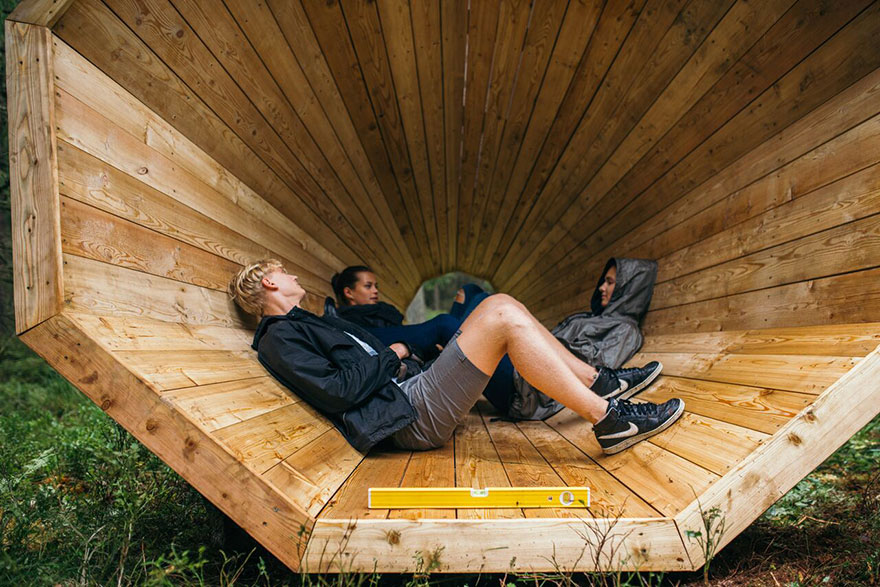 estonian-students-build-amazing-unplugged-walk-in-megaphones-in-the-middle-of-nowhere2__880